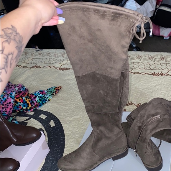 Knee high boots. - Picture 2 of 3